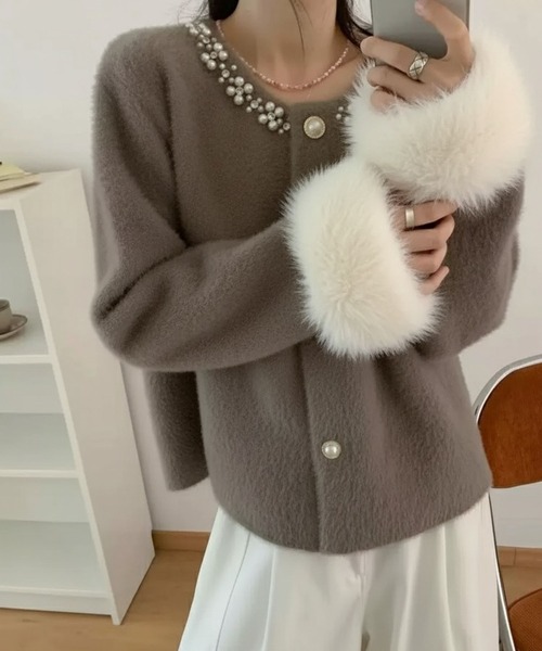 WESTSEA（ウエストシー）の「ふわふわ起毛 × パール＆ビジュー × 取り外し風ボリュームフェイクファーカフ 華やか系カーディガン（カーディガン/ボレロ・レディース・オフホワイト/グレー/ブラック・FREE）」の16枚目の写真