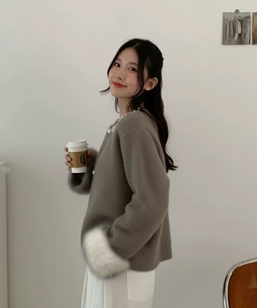 WESTSEA（ウエストシー）の「ふわふわ起毛 × パール＆ビジュー × 取り外し風ボリュームフェイクファーカフ 華やか系カーディガン（カーディガン/ボレロ・レディース・オフホワイト/グレー/ブラック・FREE）」の19枚目の写真