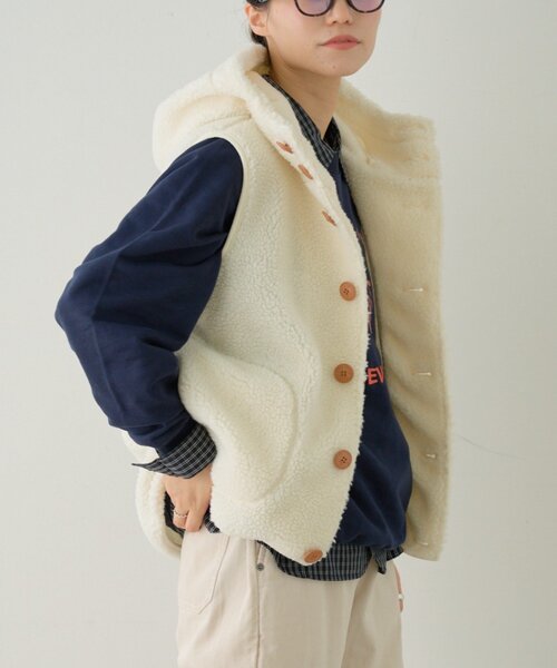 GEVACO（ゲバコ）の「【GEVACO】ボアフリースフードベスト（ベスト・レディース・オレンジ/ネイビー/グレー/アイボリー・ONE SIZE/LARGE）」の10枚目の写真