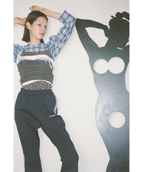 HOLIDAY(ホリデイ)の「SUPER RIB CAMISOLE (FLOWER) スーパーリブキャミソール (フラワー)(キャミソール・レディース・ブルー/チャコールグレー・ONE SIZE)」の7枚目の写真
