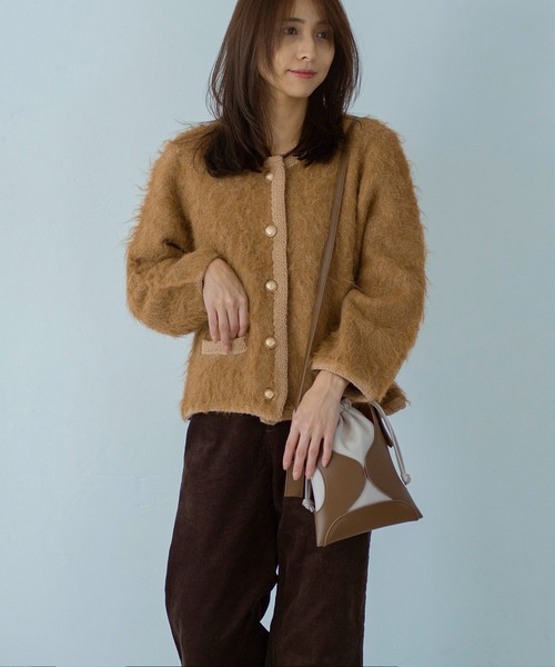 AJUGA.（アジュガ）の「カットワークエコレザーショルダーバッグ（ショルダーバッグ・レディース・ブラック/キャメル・ONE SIZE）」の7枚目の写真