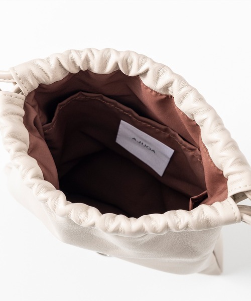 AJUGA.（アジュガ）の「カットワークエコレザーショルダーバッグ（ショルダーバッグ・レディース・ブラック/キャメル・ONE SIZE）」の16枚目の写真