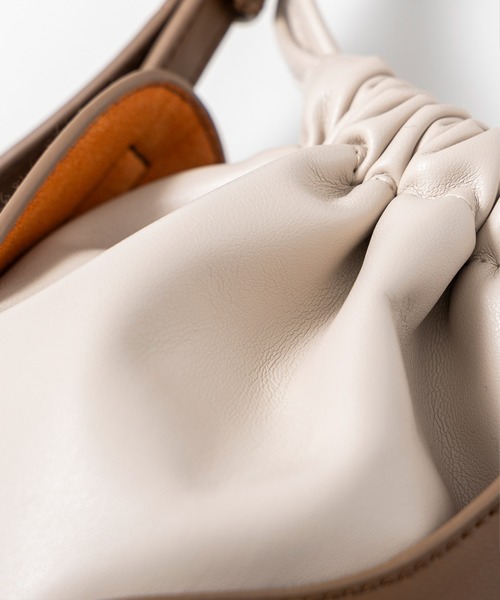 AJUGA.（アジュガ）の「カットワークエコレザーショルダーバッグ（ショルダーバッグ・レディース・ブラック/キャメル・ONE SIZE）」の17枚目の写真