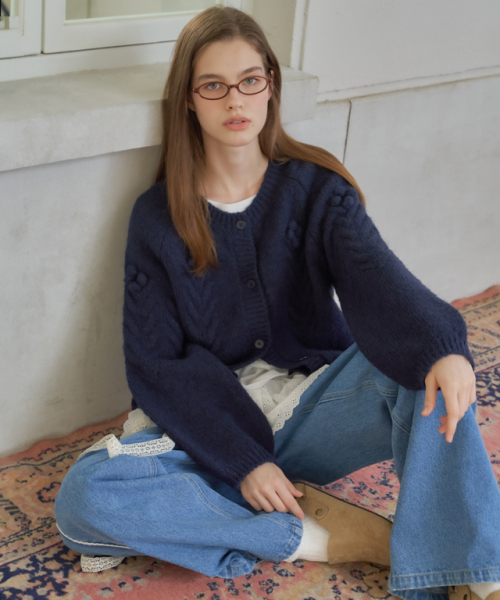 RONRON(ロンロン)の「HANDMADE FLOWER CABLE PUFF KNIT CARDIGAN NAVY(カーディガン/ボレロ・レディース・その他・FREE)」の3枚目の写真