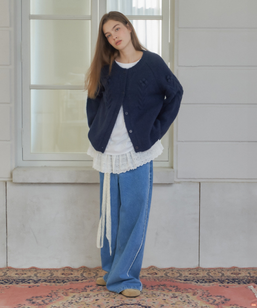 RONRON(ロンロン)の「HANDMADE FLOWER CABLE PUFF KNIT CARDIGAN NAVY(カーディガン/ボレロ・レディース・その他・FREE)」の4枚目の写真