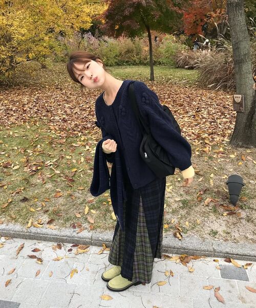 RONRON(ロンロン)の「HANDMADE FLOWER CABLE PUFF KNIT CARDIGAN NAVY(カーディガン/ボレロ・レディース・その他・FREE)」の7枚目の写真