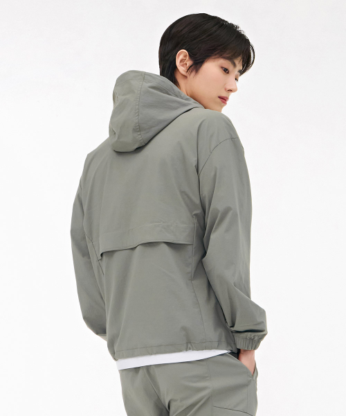 CHASECULT(チェイスカルト)の「共用ストレッチフードアノラックTシャツ-カーキ(ナイロンジャケット・メンズ・カーキ・105/90/100/95)」の3枚目の写真