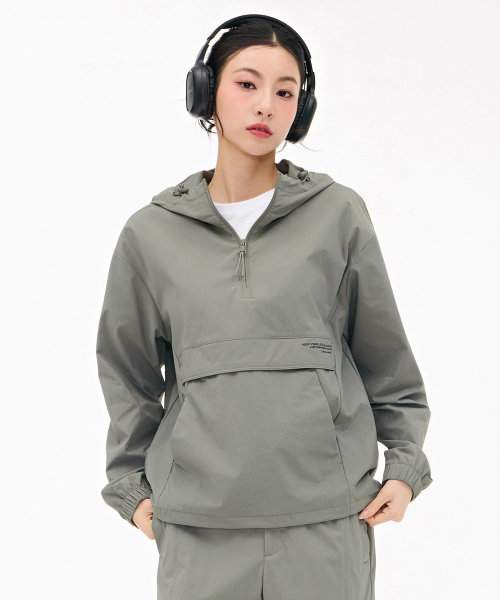 CHASECULT(チェイスカルト)の「共用ストレッチフードアノラックTシャツ-カーキ(ナイロンジャケット・メンズ・カーキ・105/90/100/95)」の4枚目の写真