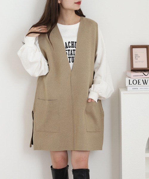 OMNES(オムネス)の「アクリルナイロンウールVネックロングニットベスト(ベスト・レディース・ベージュ/ブラウン・FREE)」の1枚目の写真