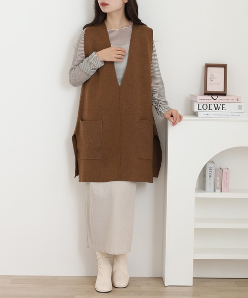 OMNES(オムネス)の「アクリルナイロンウールVネックロングニットベスト(ベスト・レディース・ベージュ/ブラウン・FREE)」の6枚目の写真