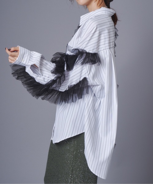 terrace(テラス)の「チュールレイヤードドッキングストライプシャツ(シャツ/ブラウス・レディース・ブラック系/ホワイト系・MEDIUM)」の6枚目の写真