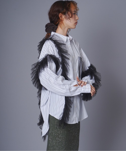 terrace(テラス)の「チュールレイヤードドッキングストライプシャツ(シャツ/ブラウス・レディース・ブラック系/ホワイト系・MEDIUM)」の10枚目の写真