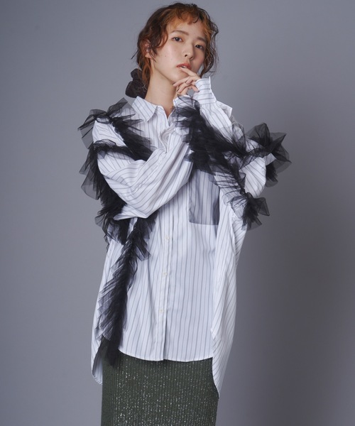 terrace(テラス)の「チュールレイヤードドッキングストライプシャツ(シャツ/ブラウス・レディース・ブラック系/ホワイト系・MEDIUM)」の11枚目の写真