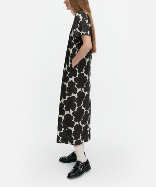 marimekko(マリメッコ)の「Kuvaelma Unikko / Dress(ワンピース・レディース・ネイビー・36/34/40/38)」の2枚目の写真