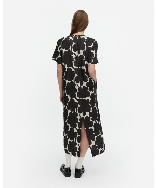 marimekko(マリメッコ)の「Kuvaelma Unikko / Dress(ワンピース・レディース・ネイビー・36/34/40/38)」の3枚目の写真