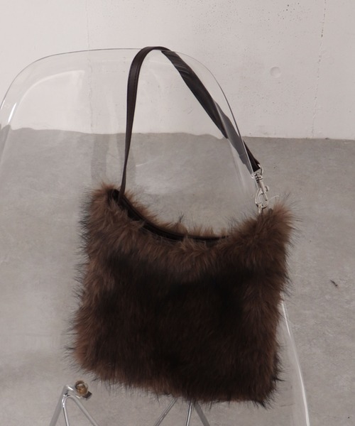 archives（アルシーヴ）の「ファーワンショルダーバッグ（ショルダーバッグ・レディース・モカ/アイボリー・FREE）」の2枚目の写真