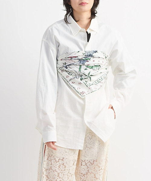 CONVERSE TOKYO（コンバーストウキョウ）の「SNAKE ＆ ROSE SILK SCARF（バンダナ/スカーフ・レディース・アイボリー/ネイビー・FREE）」の4枚目の写真