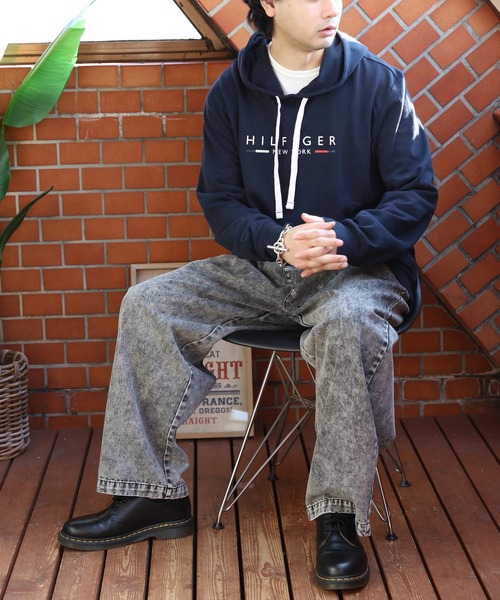 TOMMY HILFIGER(トミーヒルフィガー)の「TOMMY HILFIGER ロゴプルオーバーパーカー(パーカー・メンズ・グレー/ネイビー・X-LARGE/MEDIUM/LARGE)」の19枚目の写真