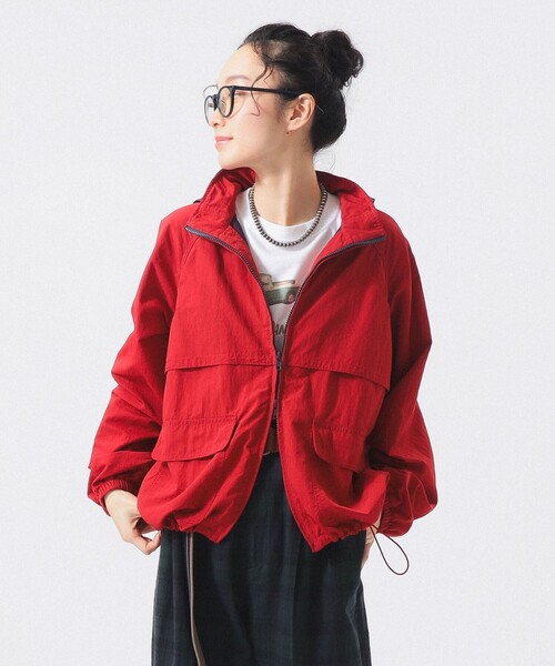 BEAMS BOY(ビームスボーイ)の「ナイロン パッカブル フード ジャケット(ブルゾン・レディース・レッド/ネイビー・1/2)」の2枚目の写真