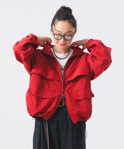 BEAMS BOY(ビームスボーイ)の「ナイロン パッカブル フード ジャケット(ブルゾン・レディース・レッド/ネイビー・1/2)」の9枚目の写真
