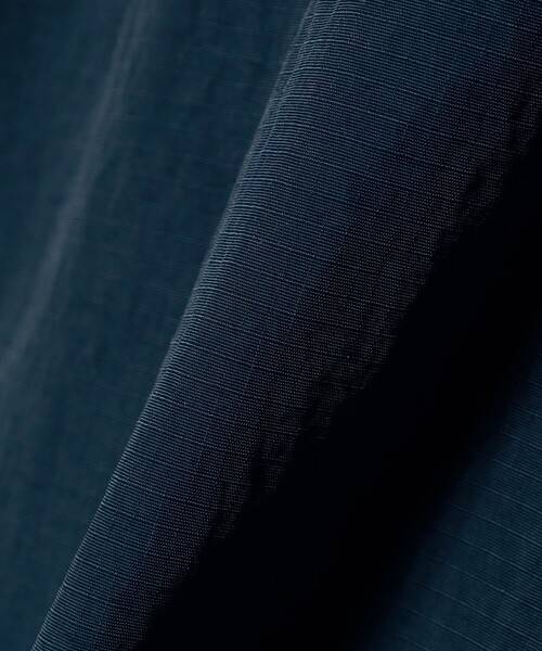 BEAMS BOY(ビームスボーイ)の「ナイロン パッカブル フード ジャケット(ブルゾン・レディース・レッド/ネイビー・1/2)」の4枚目の写真