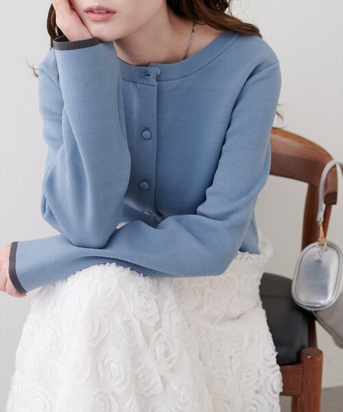 natural couture(ナチュラルクチュール)の「袖口配色ショート丈カーディガン(カーディガン/ボレロ・レディース・ブルー/アイボリー/ピンク/チャコールグレー/ブラック・FREE)」の4枚目の写真