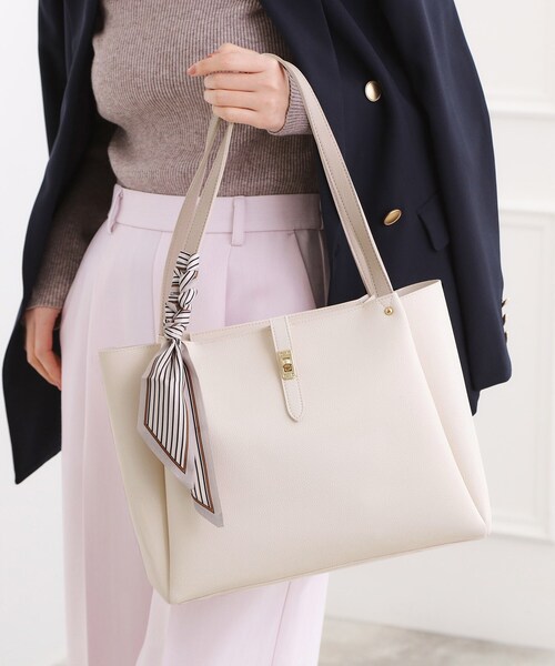 grove（グローブ）の「【人間工学/A4】タックベルトヒネリスカーフトート（トートバッグ・レディース・ブラック/アイボリー系4/ライトグレー・00）」の3枚目の写真