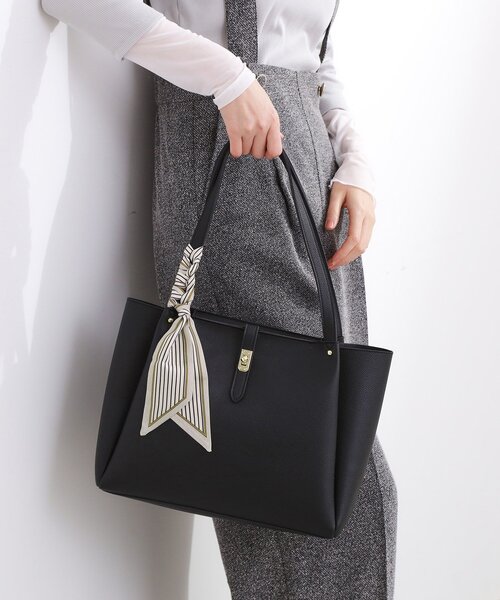 grove（グローブ）の「【人間工学/A4】タックベルトヒネリスカーフトート（トートバッグ・レディース・ブラック/アイボリー系4/ライトグレー・00）」の2枚目の写真