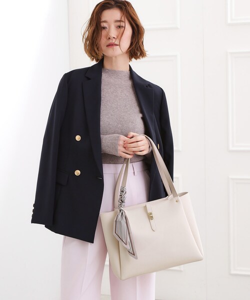 grove（グローブ）の「【人間工学/A4】タックベルトヒネリスカーフトート（トートバッグ・レディース・ブラック/アイボリー系4/ライトグレー・00）」の8枚目の写真