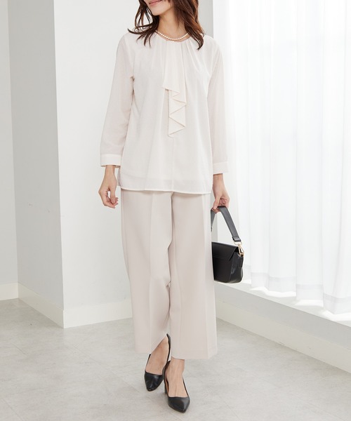 BELLUNA PLUS（ベルーナ）の「＜Ｃ／Ｓ＞センタータックワイドパンツ（その他パンツ・レディース・ネイビー/ベージュ・MEDIUM/LARGE/X-LARGE）」の6枚目の写真