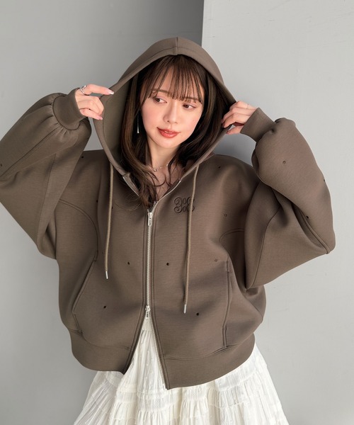 mily bilet(ミウィビレット)の「【mily bilet】旬のドット刺繍×ダブルジップで着こなし広がる主役級パーカー!ドット刺繍ダンボールゆるジップパーカー(パーカー・レディース・アイボリー/ブラック/モカ・X-LARGE/MEDIUM/LARGE/SMALL)」の8枚目の写真
