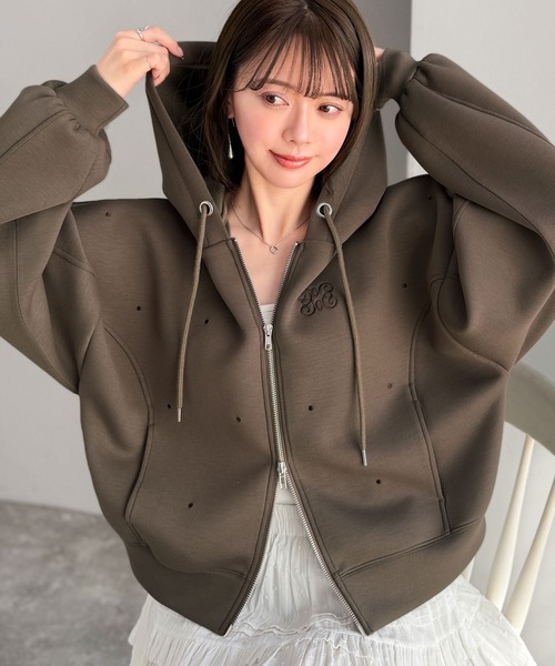 mily bilet(ミウィビレット)の「【mily bilet】旬のドット刺繍×ダブルジップで着こなし広がる主役級パーカー!ドット刺繍ダンボールゆるジップパーカー(パーカー・レディース・アイボリー/ブラック/モカ・X-LARGE/MEDIUM/LARGE/SMALL)」の13枚目の写真