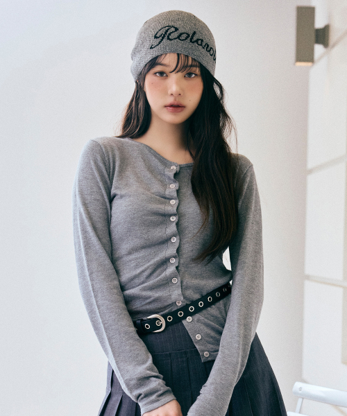 ROLAROLA(ロラロラ)の「SHIRRING BUTTON UNBALANCE CARDIGAN GRAY(カーディガン/ボレロ・レディース・グレー・FREE)」の1枚目の写真