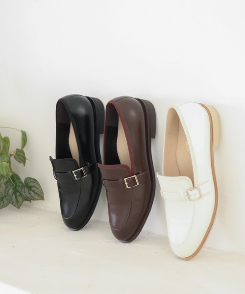 cava cava(サヴァサヴァ)の「ベルテッドモカシューズ 7420217(ローファー・レディース・ダークブラウン/アイボリー/ブラック・24cm/23.5cm/23cm/22.5cm/24.5cm)」の1枚目の写真