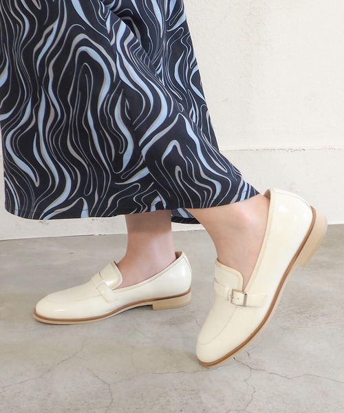 cava cava(サヴァサヴァ)の「ベルテッドモカシューズ 7420217(ローファー・レディース・ダークブラウン/アイボリー/ブラック・24cm/23.5cm/23cm/22.5cm/24.5cm)」の20枚目の写真