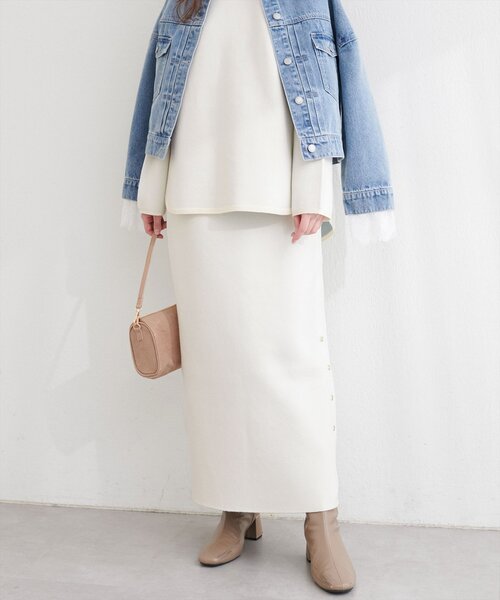 natural couture(ナチュラルクチュール)の「サイド釦スリットタイトニットスカート(スカート・レディース・イエロー/ピンク/チャコールグレー/オフホワイト・FREE)」の2枚目の写真