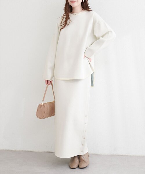 natural couture(ナチュラルクチュール)の「サイド釦スリットタイトニットスカート(スカート・レディース・イエロー/ピンク/チャコールグレー/オフホワイト・FREE)」の7枚目の写真