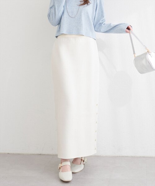 natural couture(ナチュラルクチュール)の「サイド釦スリットタイトニットスカート(スカート・レディース・イエロー/ピンク/チャコールグレー/オフホワイト・FREE)」の12枚目の写真