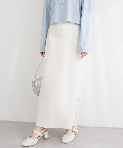 natural couture(ナチュラルクチュール)の「サイド釦スリットタイトニットスカート(スカート・レディース・イエロー/ピンク/チャコールグレー/オフホワイト・FREE)」の13枚目の写真