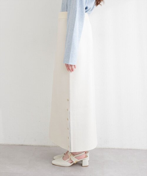 natural couture(ナチュラルクチュール)の「サイド釦スリットタイトニットスカート(スカート・レディース・イエロー/ピンク/チャコールグレー/オフホワイト・FREE)」の16枚目の写真