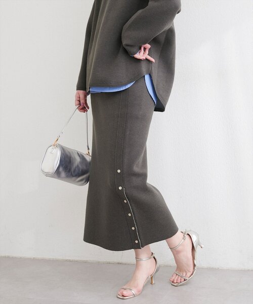 natural couture(ナチュラルクチュール)の「サイド釦スリットタイトニットスカート(スカート・レディース・イエロー/ピンク/チャコールグレー/オフホワイト・FREE)」の22枚目の写真