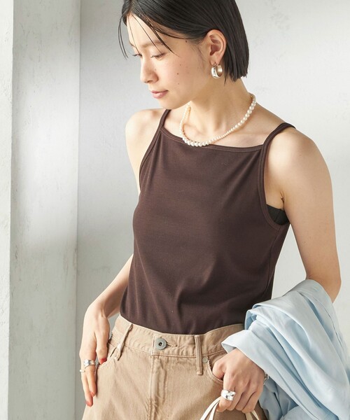 SHIPS(シップス)の「【SHIPS別注】GGG:〈手洗い可能〉スクエアネック リブ タンクトップ(キャミソール・レディース・レッド/ブラウン/ネイビー/ベージュ・ONE SIZE)」の2枚目の写真