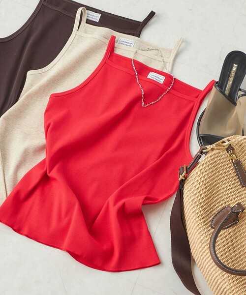 SHIPS(シップス)の「【SHIPS別注】GGG:〈手洗い可能〉スクエアネック リブ タンクトップ(キャミソール・レディース・レッド/ブラウン/ネイビー/ベージュ・ONE SIZE)」の4枚目の写真