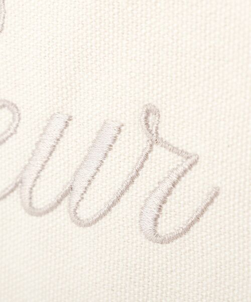 Maison de FLEUR(メゾンドフルール)の「ブランドロゴ刺繍スクエアトートバッグ(トートバッグ・レディース・ブラック/アイボリー・FREE)」の13枚目の写真