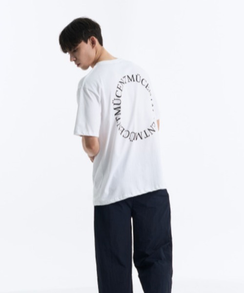 MUCENT(ムセント)の「◇MUCENT◇ブランド直輸入正規品/MUCENT SIGNATURE BACK LOGO LOOSE FIT T シグネチャーバックラウンド円形ロゴ半袖Tシャツ(Tシャツ/カットソー・レディース・ホワイト・L/M)」の8枚目の写真