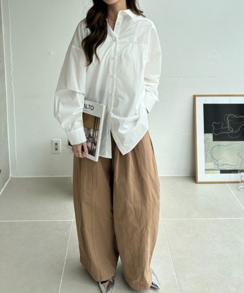 umune(ウムネ)の「シャツ 長袖 レギュラーカラー ワンポイント 刺繍 ロゴ ビッグシルエット オーバーサイズ ルーズ きれいめ カジュアル トップス 秋 冬(シャツ/ブラウス・レディース・オフホワイト/ベビーピンク/サックスブルー/ネイビー・FREE)」の11枚目の写真