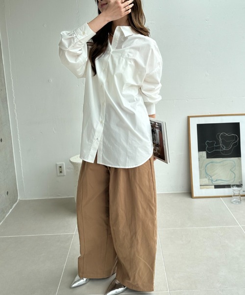 umune(ウムネ)の「シャツ 長袖 レギュラーカラー ワンポイント 刺繍 ロゴ ビッグシルエット オーバーサイズ ルーズ きれいめ カジュアル トップス 秋 冬(シャツ/ブラウス・レディース・オフホワイト/ベビーピンク/サックスブルー/ネイビー・FREE)」の13枚目の写真