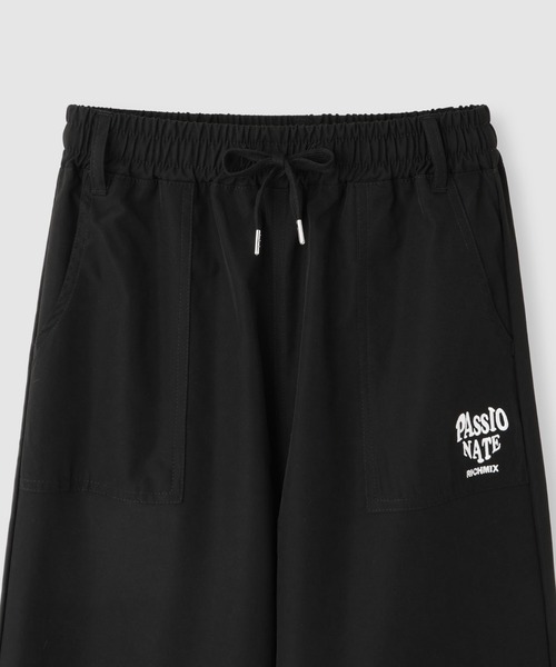 RICH MIX(リッチミックス)の「RICHMIX スリットリボン ロゴ刺繍 カーゴパンツ(カーゴパンツ・キッズ・ブラック・160cm/150cm/140cm/130cm)」の4枚目の写真