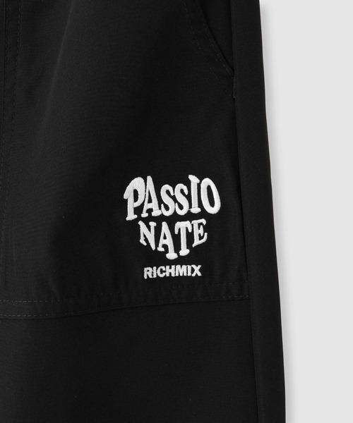 RICH MIX(リッチミックス)の「RICHMIX スリットリボン ロゴ刺繍 カーゴパンツ(カーゴパンツ・キッズ・ブラック・160cm/150cm/140cm/130cm)」の6枚目の写真