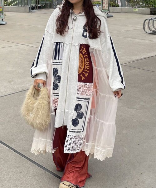 CIAOPANIC(チャオパニック)の「【ゆなまる企画】【HELLO.SANFRANCISCO/ハローサンフランシスコ】リメイクパーカーワンピース(ワンピース・レディース・オフホワイト/チャコールグレー・ONE SIZE)」の2枚目の写真